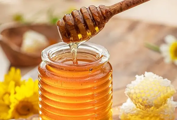 Is Honey Healthier Than Sugar? Raw Honey, Manuka Honey & Health Benefits Explained